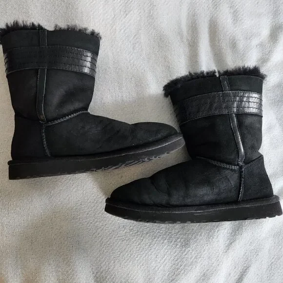 UGG JOSETTE SHORT BOOT SUEDE & SHEEPSKIN -  US 7 BLACK - Picture 6 of 7